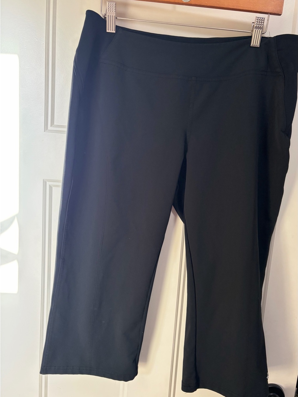 Columbia Black Capri Active bottom